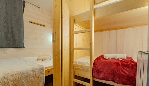 Apartamento de lujo, balcón, vistas a la montaña