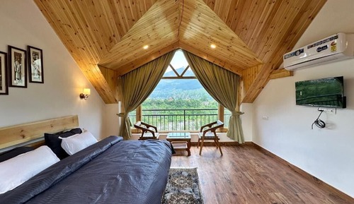Luxury Suite, Balcony, Mountain View