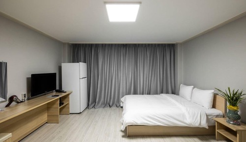 Habitación estándar con 1 cama doble o 2 individuales, vistas a la montaña