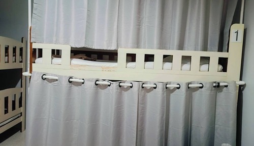 Dormitorio compartido básico, dormitorio mixto, no fumadores