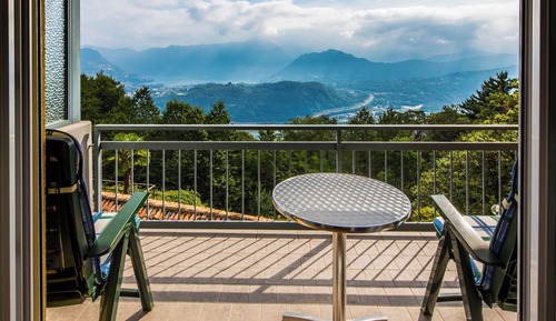 Habitación clásica con 1 cama doble o 2 individuales, balcón, vistas al lago