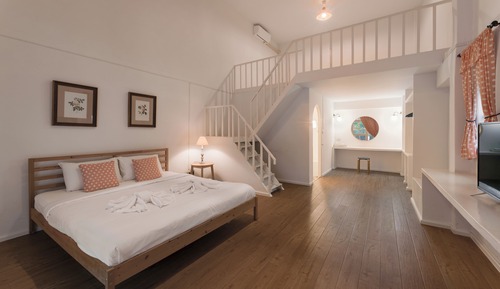 Habitación, junto a la piscina