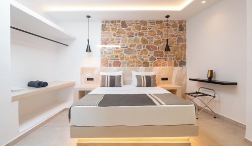 Honeymoon Suite with Sea View & Private Hot Tub