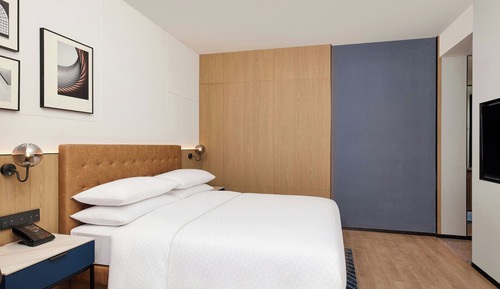 Habitación, 1 cama de matrimonio grande, vistas a la ciudad