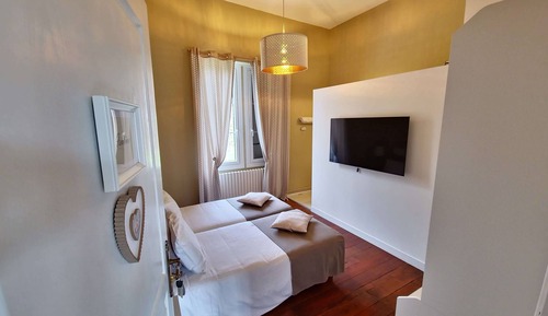 Habitación estándar con 1 cama doble o 2 individuales, vistas al parque