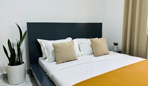 Apartamento, 2 habitaciones, balcón, vistas al jardín