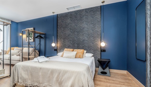 Apartamento superior, balcón, vistas a la ciudad