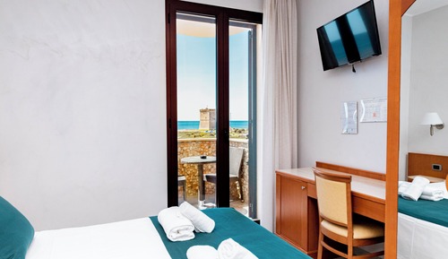 Habitación triple estándar, balcón, vistas al mar