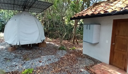 Habitación de diseño, vistas al jardín