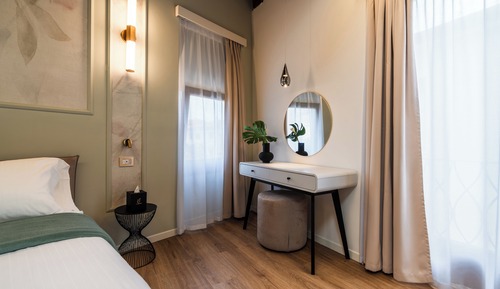 Habitación junior doble, 1 cama de matrimonio con sofá cama, baño privado, vistas a la ciudad
