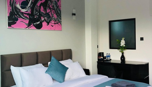 Habitación doble, 1 cama de matrimonio, balcón, vistas parciales al mar