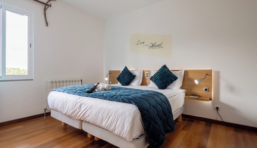 Habitación superior con 1 cama doble o 2 individuales, balcón