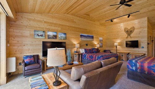 Suite, 1 King Bed (Rancher's)