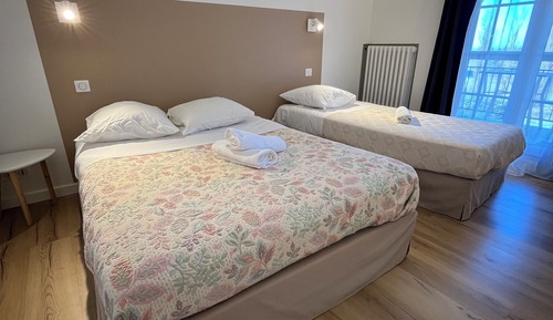 Habitación triple económica, varias camas
