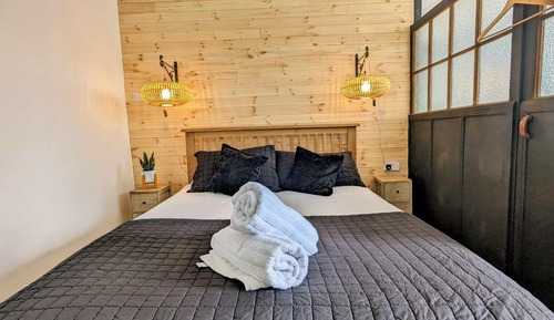 Estudio Confort, 1 cama de matrimonio, vistas a la colina, planta baja