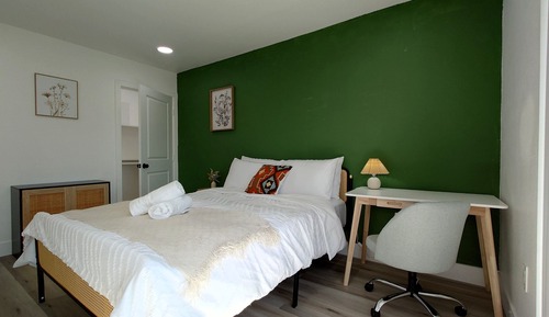 Habitación estándar doble, 1 cama de matrimonio, balcón, vistas a la ciudad