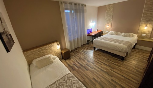 Habitación triple, vistas a la ciudad