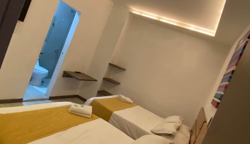Habitación familiar con 2 camas individuales