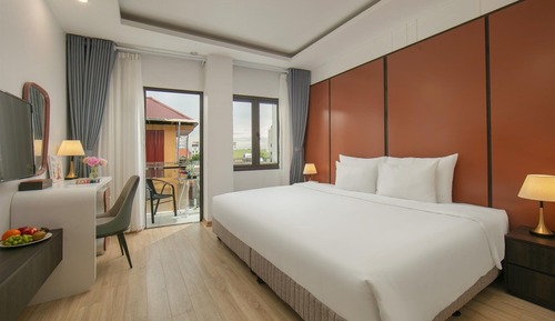 Habitación superior con 1 cama doble o 2 individuales, vistas a la ciudad