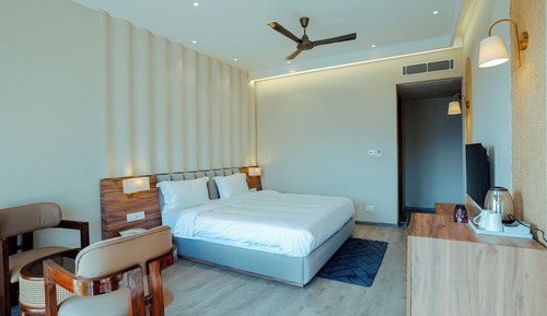 Luxury Suite with Mountain View