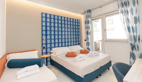 Habitación triple Deluxe, balcón, vistas al mar
