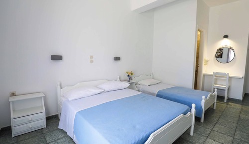 Habitación triple Confort, balcón, vistas al patio
