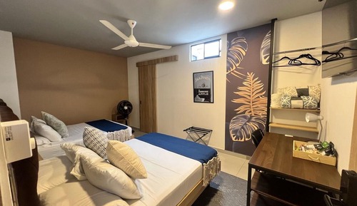 Habitación estándar doble, 2 camas dobles, no fumadores, Servicio de limpieza