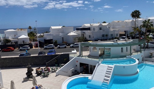 Estudio, vistas a la piscina