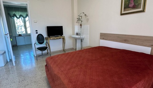 Habitación clásica con 1 cama doble o 2 individuales, balcón, vistas al jardín