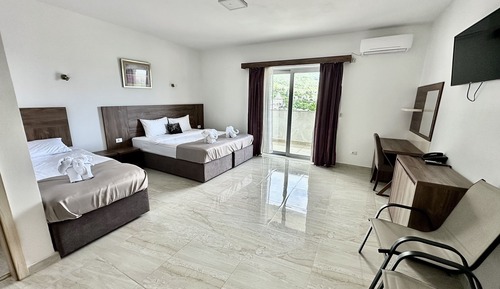 Habitación triple Confort, balcón, vistas a la montaña