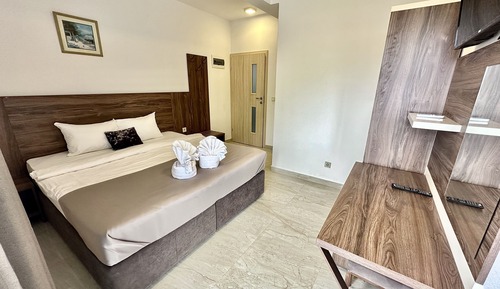 Habitación panorámica con 1 cama doble o 2 individuales, balcón, vistas a la montaña