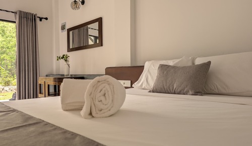 Habitación Confort con 1 cama doble o 2 individuales, vistas a la colina