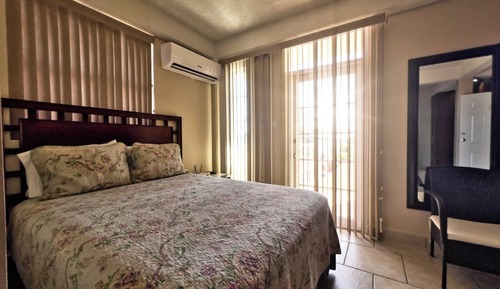 Suite estudio clásica, 1 cama de matrimonio, no fumadores, cocina básica