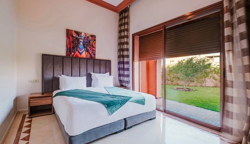 Villa, vistas al jardín