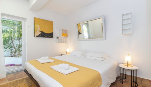 Casa familiar, acceso a la piscina