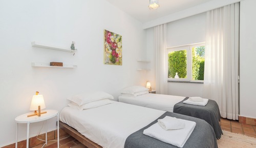 Casa familiar, acceso a la piscina