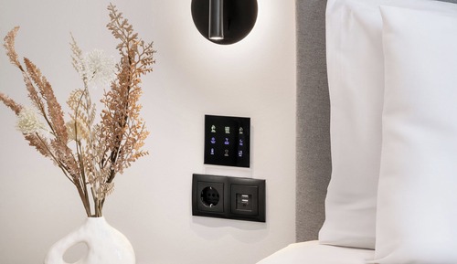 Habitación triple superior, 1 cama de matrimonio grande con sofá cama, balcón