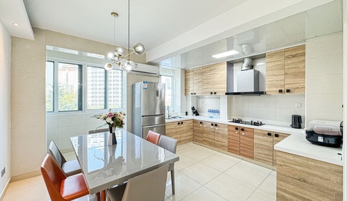 Apartamento Confort, 3 habitaciones, cocina, vistas a la ciudad