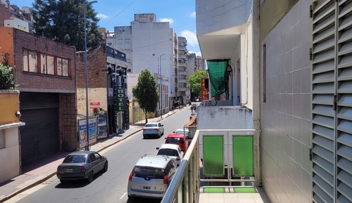 Habitación triple básica, balcón, vistas a la ciudad