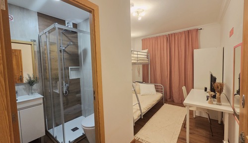 Habitación triple, vistas al patio