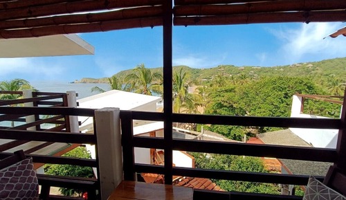 Habitación Confort doble, balcón, vistas parciales al mar