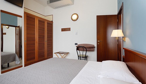Habitación Confort con 1 cama doble o 2 individuales