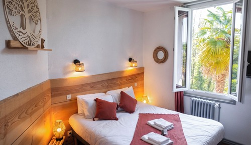 Habitación con 1 cama doble o 2 individuales, baño privado, vistas al jardín