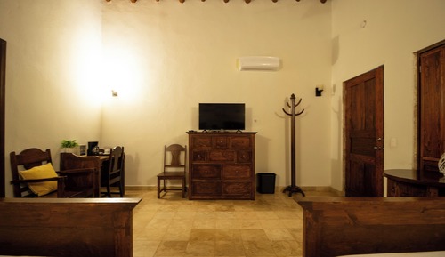 Habitación Deluxe doble, 2 camas dobles, señalización en braille, Aire acondicionado