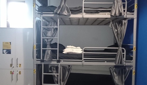 Dormitorio compartido básico, dormitorio mixto, no fumadores