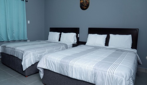 Suite exclusiva, varias camas, cocina básica, vistas al patio