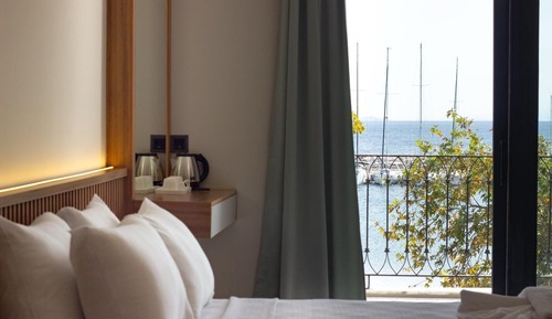 Habitación triple estándar, balcón, vistas al puerto deportivo