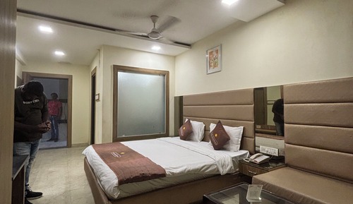 Habitación doble superior, 1 cama de matrimonio grande, vistas a la ciudad