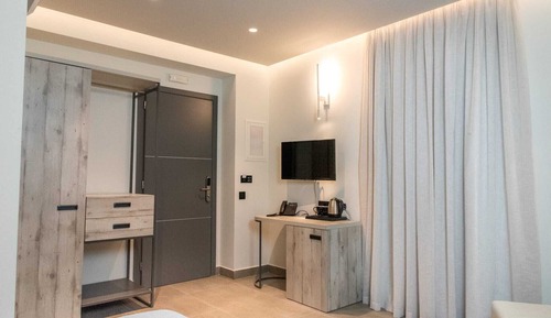 Suite estudio Confort, balcón, vistas a la piscina