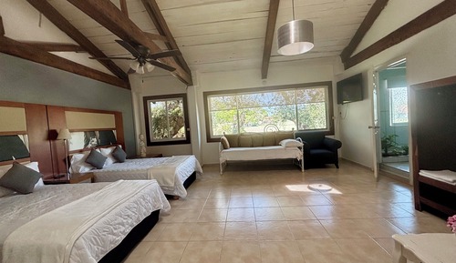 Suite superior, varias camas